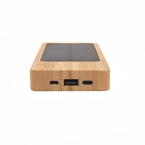 Banco de energía solar inalámbrico de 10000mAh con diseño de madera de bambú y capacidad de carga rápida para teléfonos y tabletas - Product Image 3