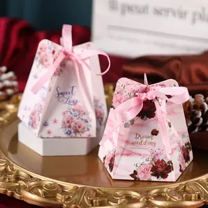 2022厂家批发新款定制婚礼优惠糖果盒五边形巧克力糖果包装纸盒带丝带蝴蝶结