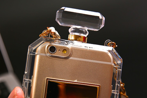 Funda de teléfono con cadena y cordón para <span class=keywords><strong>iPhone</strong></span>, funda protectora con botella de Perfume para <span class=keywords><strong>iPhone</strong></span> 11 Pro MAX 5S <span class=keywords><strong>SE</strong></span> 6 6S 7 8 Plus X XR XS Max - Product Image 6