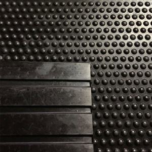 Plancher en <span class=keywords><strong>caoutchouc</strong></span> vulcanisé épais fait sur commande avec le tapis texturisé de stalle de cheval <span class=keywords><strong>pour</strong></span> des écuries de cheval - Product Image 2