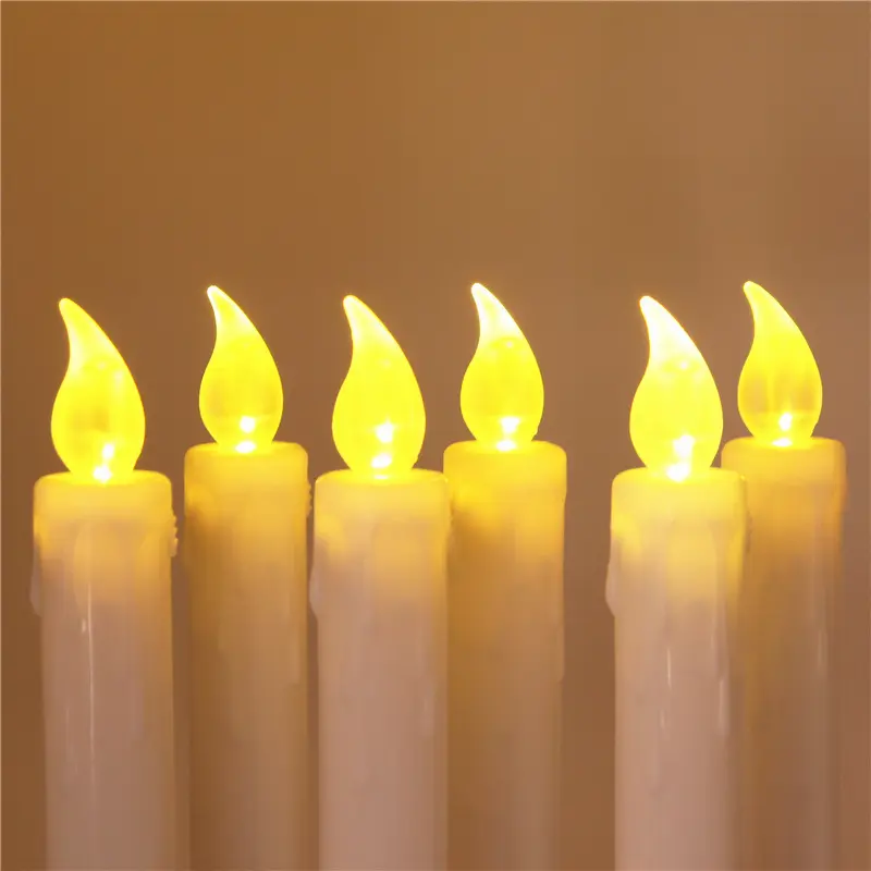 Candele affusolate senza fiamma con portacandele in oro rimovibili, candele coniche azionate a batteria con telecomando e ventose
