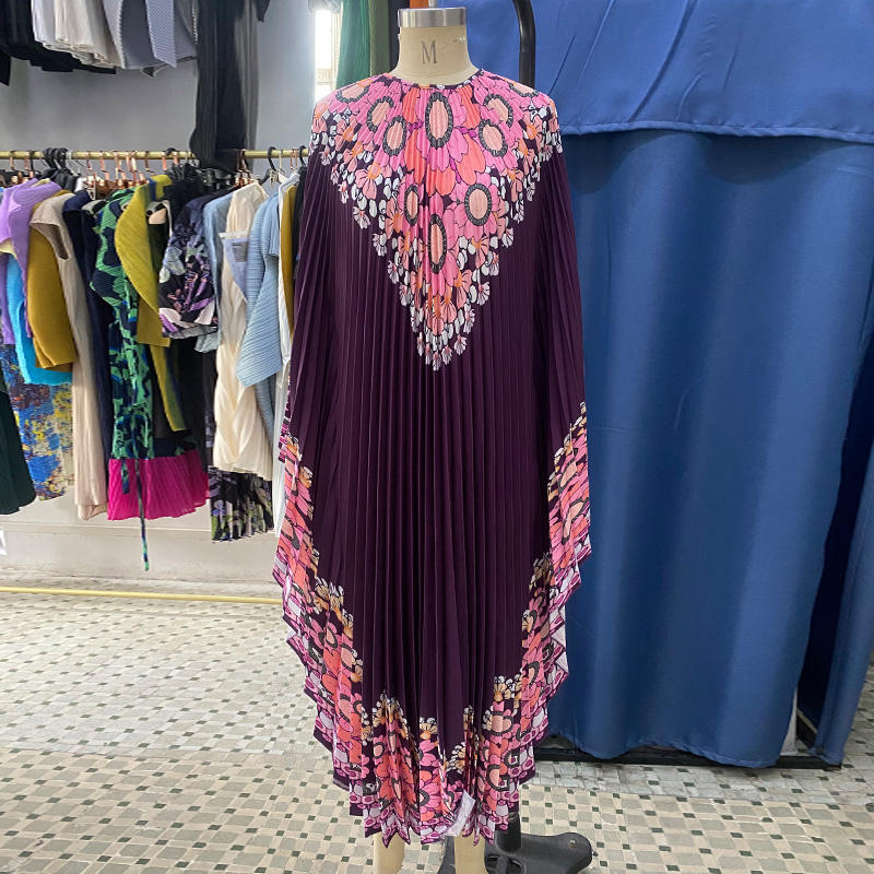 สีแดงม่วง