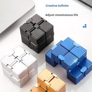 Jouets promotionnels en gros : Nouveau Fidget Cube amélioré, jouets sensoriels pour les doigts, cube infini en métal pour soulager le stress et l'anxiété - Product Image 4