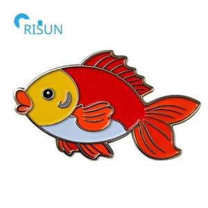 Fabricante esmalte <span class=keywords><strong>Carassius</strong></span> Auratus Goldfish Koi Cyprinus Carpio Fish solapa Pin insignia broche personalizado esmalte Pin Goldfish - Product Image 3