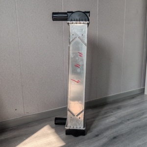 볼보 냉각 라디에이터 물 탱크 냉각기에 대한 공장 Ec200d/210d 가격 굴삭기 예비 부품 17424334