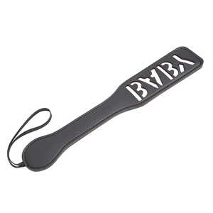 大人向けエロティックなカップル用の、中空彫刻入りの「BABY」レザーパドル「XOXO」性的懲罰玩具 - Product Image 2