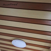 Alumtimes Immeuble de bureaux Plafond à déflecteur suspendu en forme de U Motif en bois Aluminium Imperméable Insonorisé pour plafond décoratif