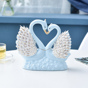 تماثيل زوج البجع السيراميكية المخصصة لتزيين طاولات وحفلات الزفاف لعام 2023 - Product Image 3