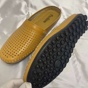 Mules pour homme en cuir de vache véritable, style mocassin à talon ouvert, pour l'extérieur, très demandées - Product Image 4