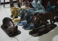 Statue de lion grandeur nature, sculpture de lion en laiton coulée à la main pour la décoration de jardin extérieur, sculptures d'animaux en métal sur mesure