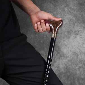 Bâton de marche léger, durable et ergonomique en résine et en bois, idéal pour la randonnée en intérieur et en extérieur - Product Image 4