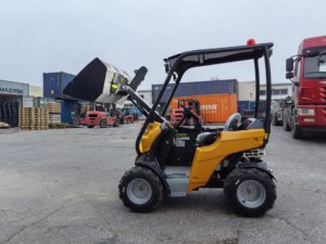 Mini-chargeuses sur pneus fabriquées en Chine à vendre, capacité de charge 500 kg, 4 moteurs hydrauliques, chargeuses sur pneus économiques pour la ferme et le pâturage - Product Image 6