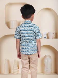 เสื้อเชิ้ตผ้าฝ้ายพิมพ์ลายปลาวาฬสีน้ำเงินสำหรับเด็กผู้ชาย เสื้อเชิ้ตแขนสั้นลำลองสำหรับฤดูร้อนสำหรับเด็ก เสื้อเชิ้ตติดกระดุมน้ำหนักเบา ระบายอากาศได้ดี - Product Image 2