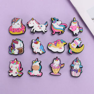 Usine nouvelle vente en gros Stock sabots breloques rose mignon <span class=keywords><strong>licorne</strong></span> arc-en-ciel filles chaussures décoration accessoires PVC boucle chaussures breloques - Product Image 1