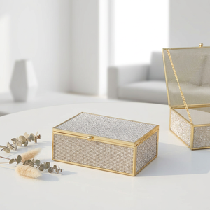 Boîte de rangement et de décoration pour bijoux de luxe en verre et laiton, conçue par des fabricants de prestige - Product Image 1