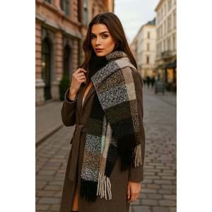 Écharpe d'hiver épaisse et élégante à pompons à motifs carrés noirs Luminos Butik Sal1292-Blackhh1 - Product Image 6
