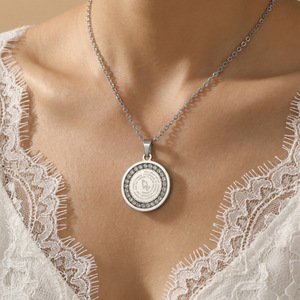 Collana all'ingrosso con preghiera della Serenità, ciondolo mani che si preghiano in acciaio inossidabile 316L, placcato oro PVD, gioielli religiosi Iced Out, fornitore - Product Image 5