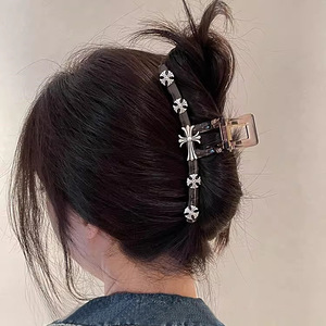 Artiglio per capelli di design di lusso Cool nero 13cm fermagli per capelli incrociati Rock Punk semplice clip per capelli per ragazze - Product Image 3