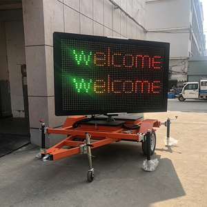 Remorque VMS (panneau d'affichage à messages variables) avec panneau directionnel à LED solaire, panneau de signalisation mobile à flèches ambre pour la circulation routière - Product Image 1