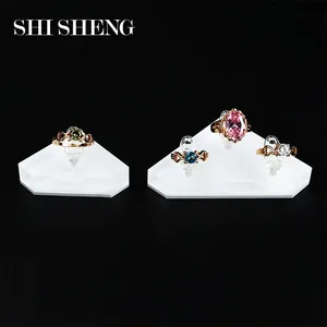 Shi sheng suporte de exibição de clips de anel acrílico transparente triangular branco de alta qualidade para suporte de exibição de joias e adereços de fotografia