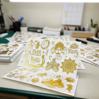 Autocollant décoratif personnalisé avec logo en feuille d'or numérique, finition brillante, pour emballage haut de gamme