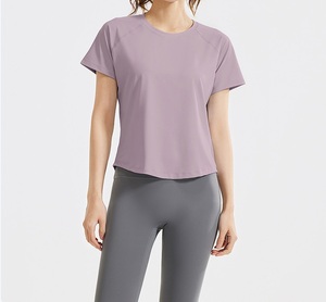 Top Deportivo Verde Menta con Espalda Cruzada y Panel de Malla Transpirable, Manga Corta, Ropa Deportiva para Mujer - Product Image 3