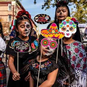 Hstyle 30PCS Mexikanisches Thema Halloween <span class=keywords><strong>Photo</strong></span> <span class=keywords><strong>Booth</strong></span> Requisiten Tag der Toten Dekore Zuckers chädel Masken Ringelblume Blumen Dekore HS1907 - Product Image 2