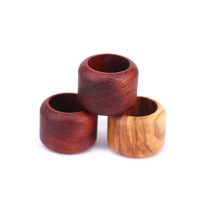 รับสั่งทำตามแบบ และขั้นต่ำในการสั่งซื้อน้อย  ตัวช่วยผูกโบว์ไทขนาด 20 มม. ทำจากไม้มะกอกและไม้สีแดงกุหลาบ - Product Image 1