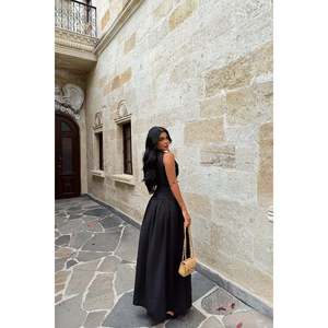 Conjunto de Traje con Chaleco Negro con Detalle de Botones para Mujer - Product Image 2