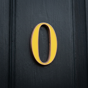 Numero in ottone "0" 10 cm. Viti a scomparsa (confezione blister da 1 pezzo) - Product Image 3