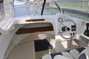 Barco de Pesca con Cabina Inteligente y Plataforma de Acceso - Product Image 5