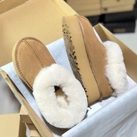 Sepatu Bot Musim Dingin Kasual Wanita Berbahan Kulit Suede Sapi Asli dengan Lapisan Bulu Domba, Model Slip-On, Sol Tebal, Platform, Hangat, dan Pendek