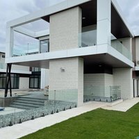 Doppelte moderne Edelstahl-Glasklemmen-Treppenhalterungen für Balkon- und Schwimmbadgeländer in Wohnungen und Villen – Rostfrei