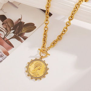 Collier en acier inoxydable avec pendentif portrait de reine plaqué or 18 carats, fermoir OT, style européen, bijoux de mode, cadeau - Product Image 1