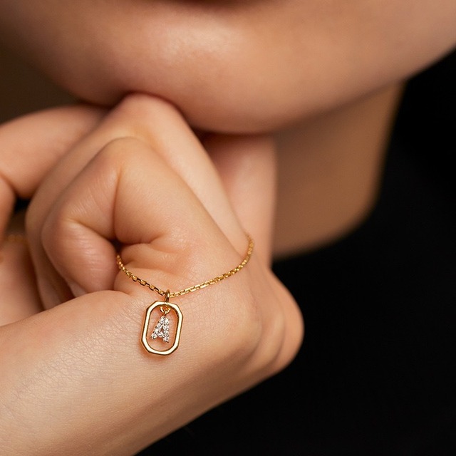 European Fashion Light Luxury Style 18k Gold Plated Zircon Letter Pendant Necklace Jewelry for Women