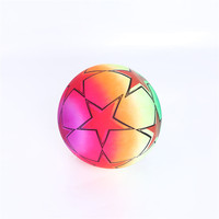 Pelota inflable de arcoíris disponible en muchos colores, suministro del fabricante, pelota de juguete de pvc