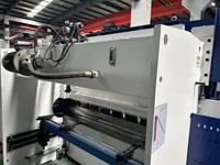 Presse plieuse NC WC67K 40T2500 TP10S à commande facile pour pliage de segments et tôles métalliques