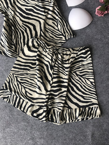 Conjunto de pijama de satén sexy de primavera para mujer con cierre de cintura elástica Almohadilla de pecho con estampado floral-para <span class=keywords><strong>dormir</strong></span> o ropa de <span class=keywords><strong>dormir</strong></span> - Product Image 6