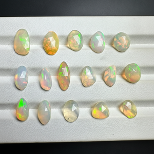 Opale blanche éthiopienne Rose Cut Gemstone Superbe opale éthiopienne Rose Cuts Flashy Fire et Unique Beauty Stone Opal Cut Gemstone - Product Image 1