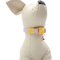 Vente en gros de mini collier de luxe pour chat mélange doux couleur réglable étanche accessoire pour animaux de compagnie cloches rivet décoration PVC enduit sangle