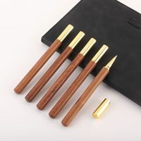 Stylo en bois neutre de qualité supérieure, personnalisable avec logo, largeur d'écriture de 0,5 mm, utilisé pour les bureaux et les écoles.