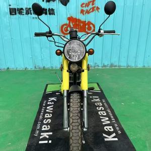 <span class=keywords><strong>Scooter</strong></span> à essence <span class=keywords><strong>Suzuki</strong></span> Bobtail de style rétro, pneus tout-terrain, motivation extraordinaire, échappement à contre-pression pour des performances supplémentaires - Product Image 3