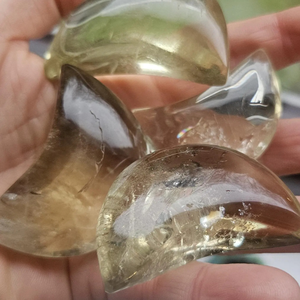 Pierre de palmier en citrine Gemmy, taille mignonne, avec éclat arc-en-ciel, sculpture de lune, cristal Soleil et Clair de Lune - Product Image 4