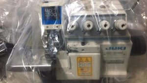 Máquina de Coser Overlock Juki 2300 de Segunda Mano, Cuatro o Cinco Hilos, en Buen Estado, Máquina de Coser Overlock Juki Usada - Product Image 3