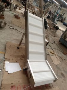 Aangepaste automatische PVC hellende mobiele hef- en klimtransportband voor afgewerkte producten voor de voedselverwerkingslijn - Product Image 4