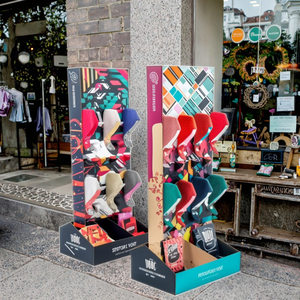 Espositore da banco pieghevole all'ingrosso in fabbrica con ruote calde espositore da pavimento in cartone per calzini confezione piatta - Product Image 5