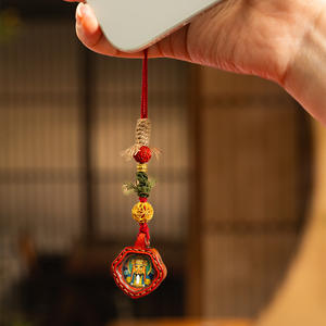 Pendentif Thangka peint à la main, style tibétain, Tsa Tsa Thangka, breloque de sac avec cinq voies de richesse, yeux de Tara verte et Wuye - Product Image 3