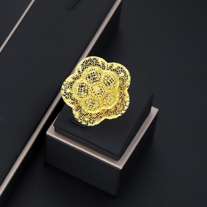 Bague en laiton plaqué or 24 carats pour femme JXX, design ajouré, forme géométrique, motif floral - Product Image 2