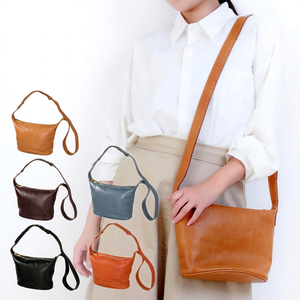 Bolso de Hombro Pequeño Nume - Cuero Genuino con Cierre de Cremallera, Estilo Portátil para Dama - Product Image 2