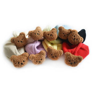 Bonnet personnalisé en tricot doux avec décoration ours en peluche, couleur unie, mignon, tendance, chaud et extensible pour enfants, style bonnet ajusté - Product Image 5